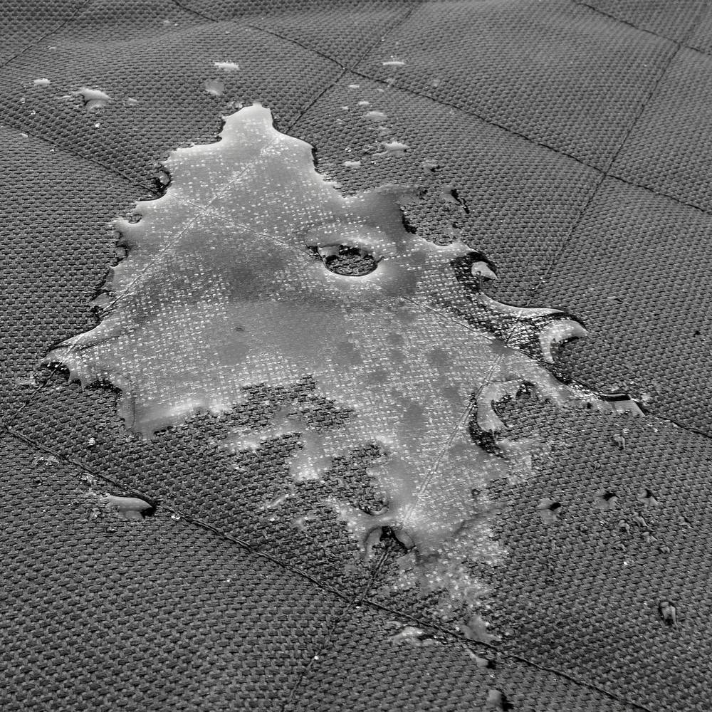 Padded car trunk cover. Nonslip protective mat cover for dog hair and pet 170 x 183 cm