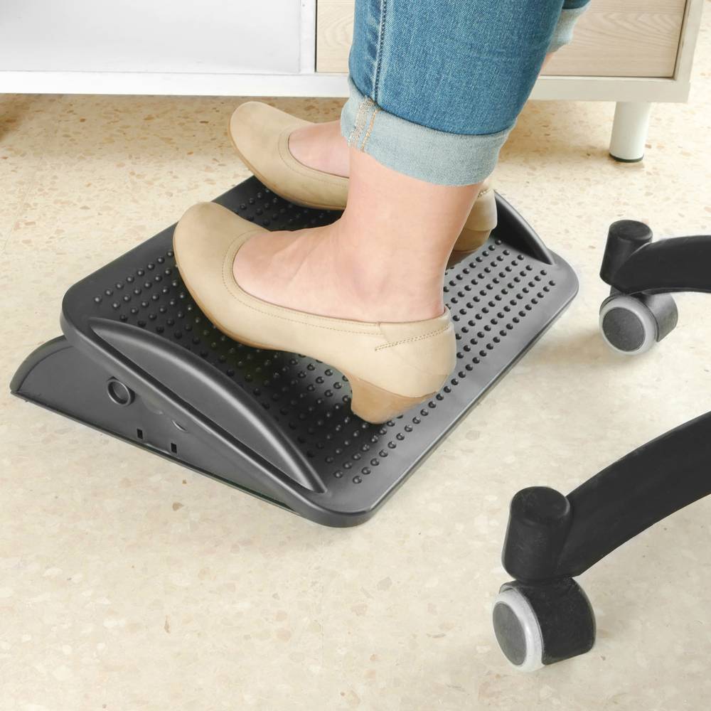 Podnóżek z regulowaną czarną plastikową platformą 424 x 283 mm