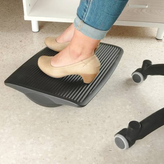 Repose-pieds avec plateau réglable en plastique noir 450 x 350 mm bascule