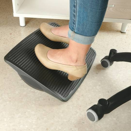 Repose-pieds avec plateau réglable en plastique noir 450 x 350 mm bascule