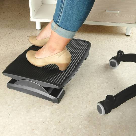 Repose-pieds avec plateau réglable en plastique noir 450 x 350 mm
