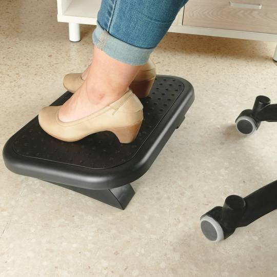 Podnóżek z regulowaną platformą z czarnej gumy 448 x 335 mm z tworzywa sztucznego