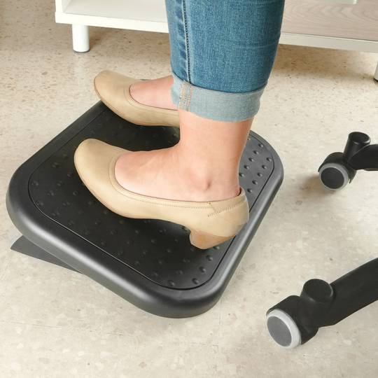 Podnóżek z regulowaną platformą z czarnej gumy 448 x 335 mm z tworzywa sztucznego