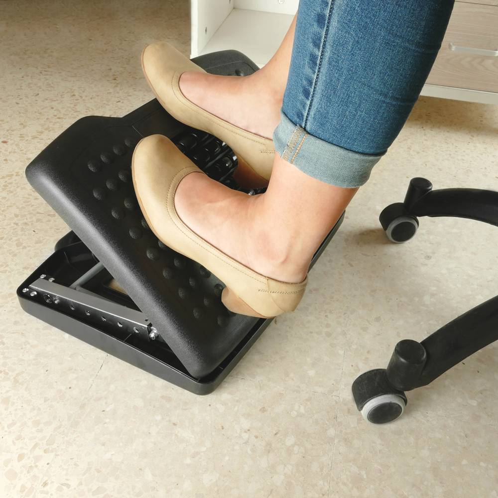 Podnóżek z regulowaną czarną plastikową platformą 455 x 330 mm 6 poziomów