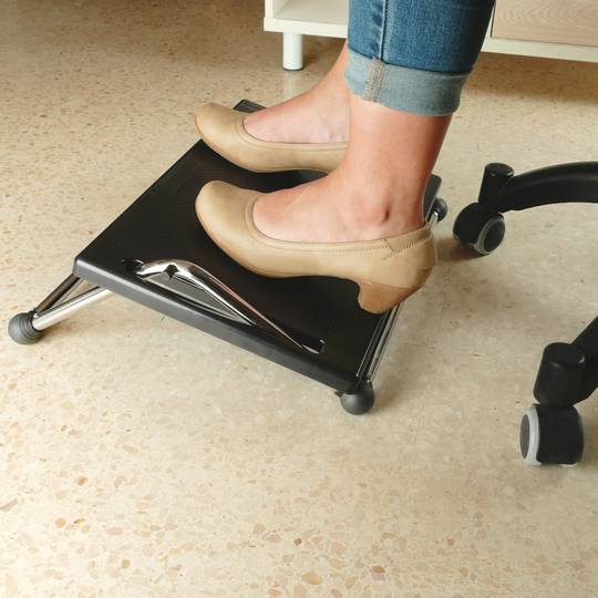 Poggiapiedi con piattaforma regolabile in plastica nera 450 x 370 mm