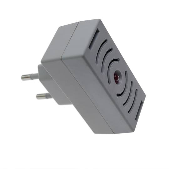 Universele afstoter van ratten en muizen type plug