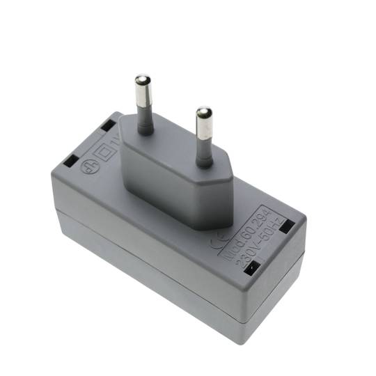 Universele afstoter van ratten en muizen type plug