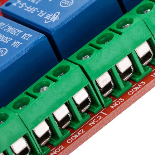 Gedruckte Schaltung mit 8 Relais, die vom Computer über USB gesteuert werden. Modell DW-0057