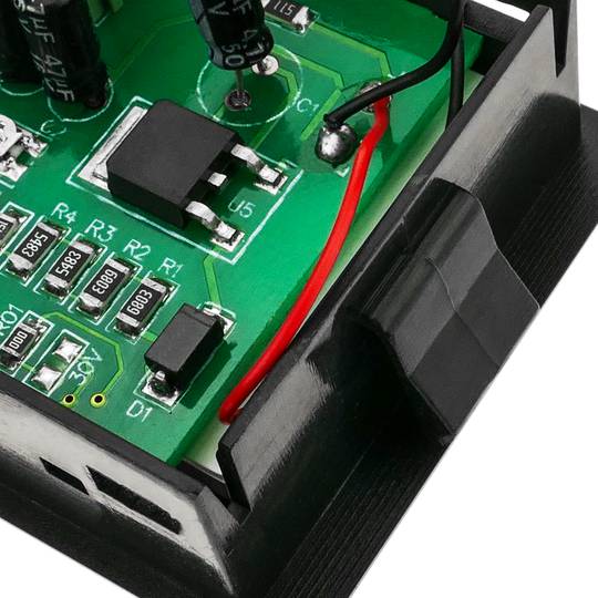 3-cijferig LCD-display met 7.5-30 VDC voltmeter voor zwart paneel