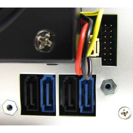Disk Array SAS/SATA2-HDD a SAS/SATA2 (3-Bay 5-HDD)