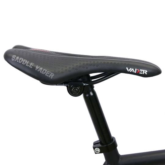 Seient seient de bicicleta de muntanya i curses negre