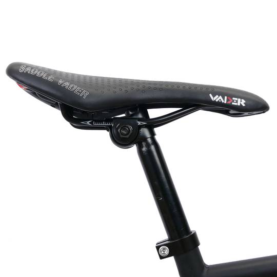 Seient seient de bicicleta de muntanya i curses negre
