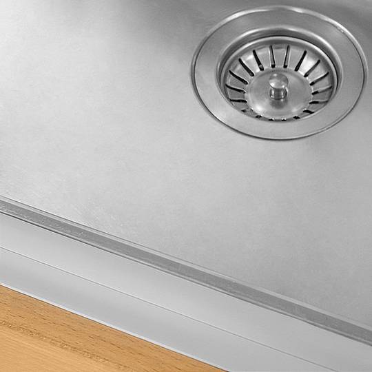 Rodapié flexible autoadhesivo 50 x 20 mm. Longitud 10 m negro