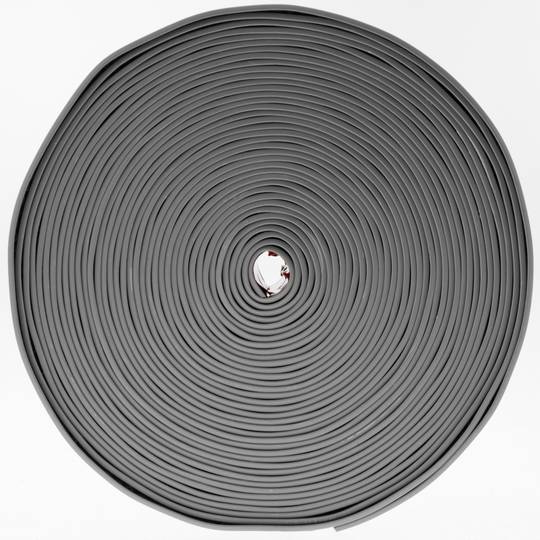 Sòcol flexible autoadhesiu 70 x 20 mm. Longitud 10 m gris