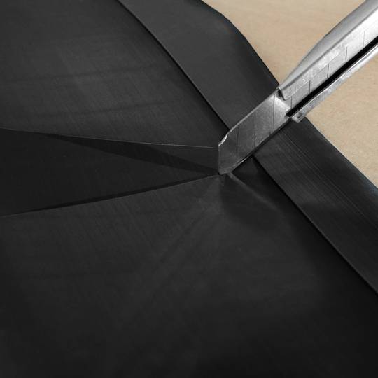 Flexible selbstklebende Fußleiste 19 x 19 mm. Länge 25 m schwarz