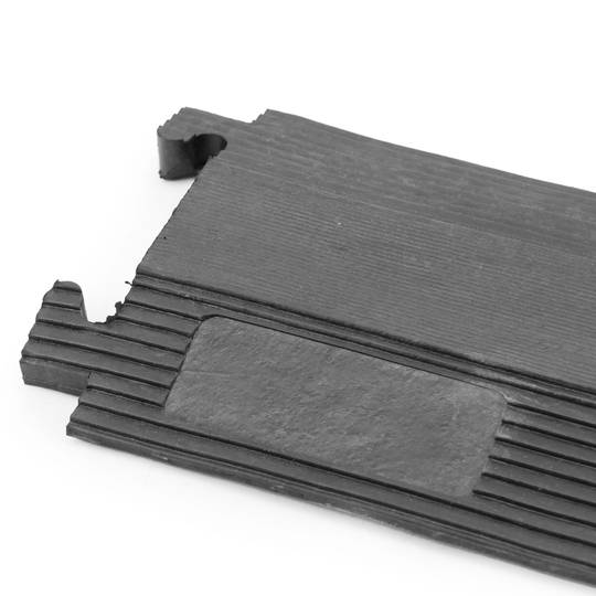 Przelotki podłogowe do ochrony kabli elektrycznych 1-drożnych 102x13cm