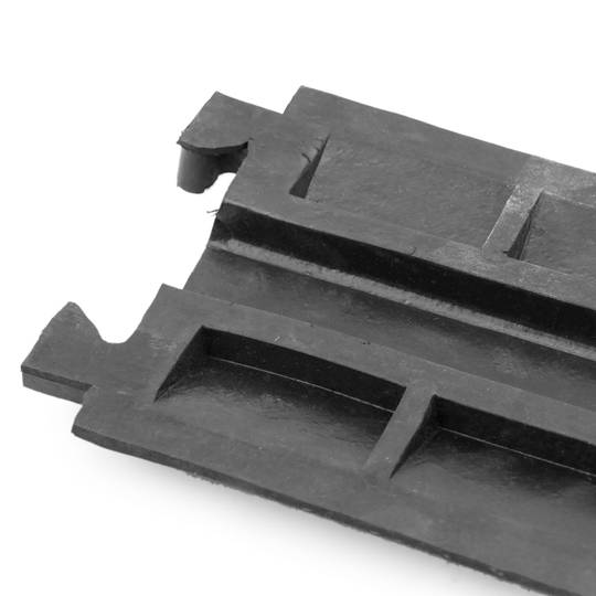 Przelotki podłogowe do ochrony kabli elektrycznych 1-drożnych 102x13cm