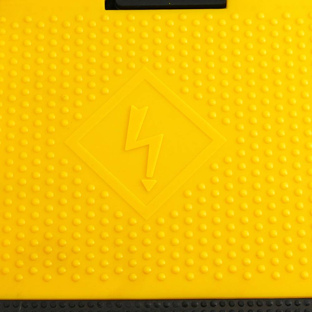 Passacavo a pavimento in gomma per la protezione elettrici canalina lunghezza 3 vie 90x50cm
