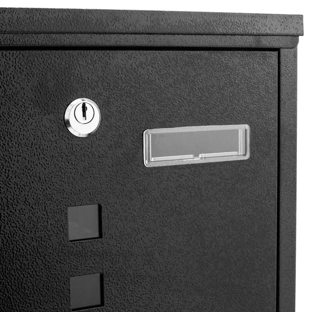 Cassetta delle lettere e riviste rotolate. Casella postale e posta metallico da parete in nero