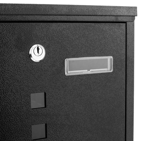 Cassetta delle lettere e riviste rotolate. Casella postale e posta metallico da parete in nero