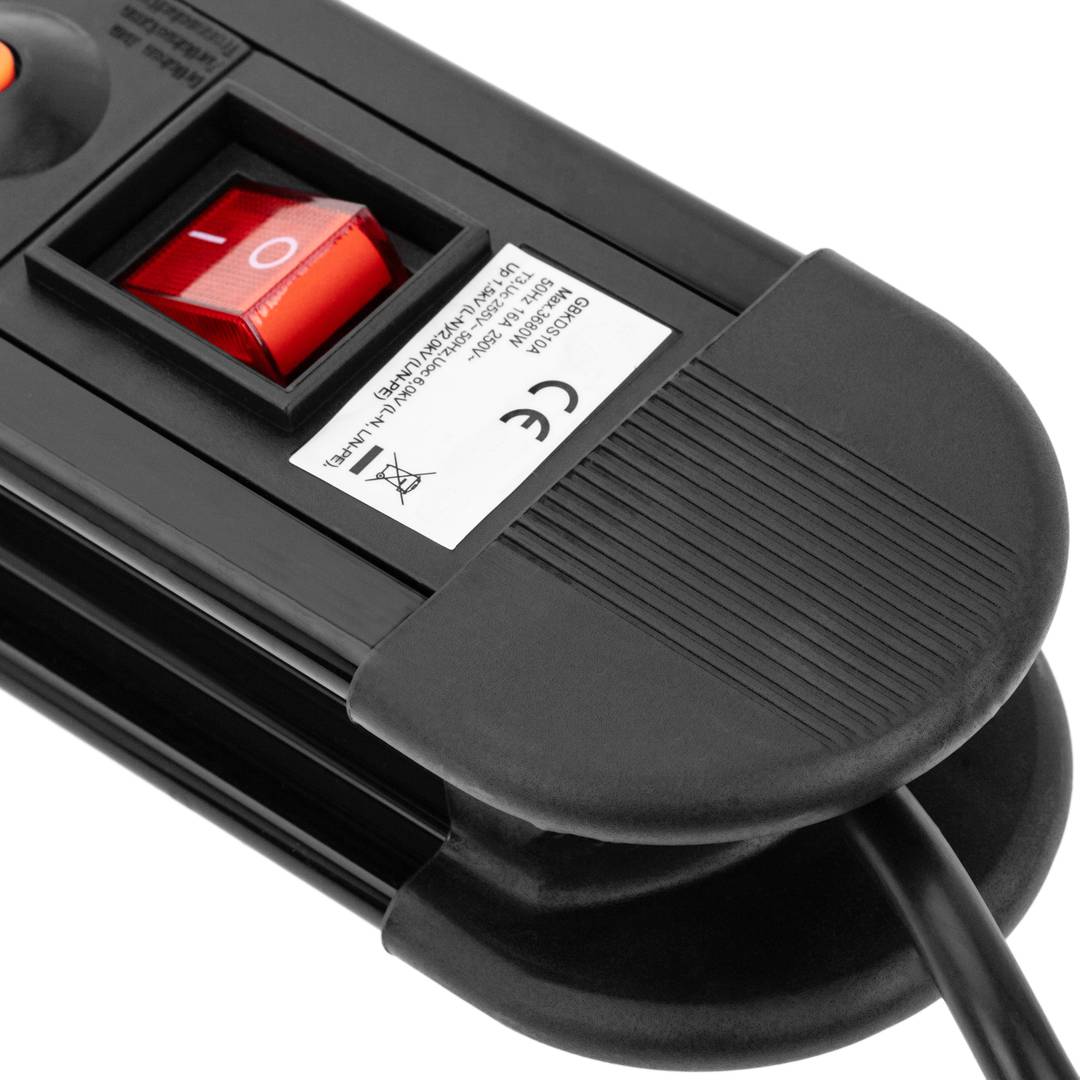 6 schuko stekkerdoos met schakelaar en overspanningsbeveiliging (1,5 m kabel)