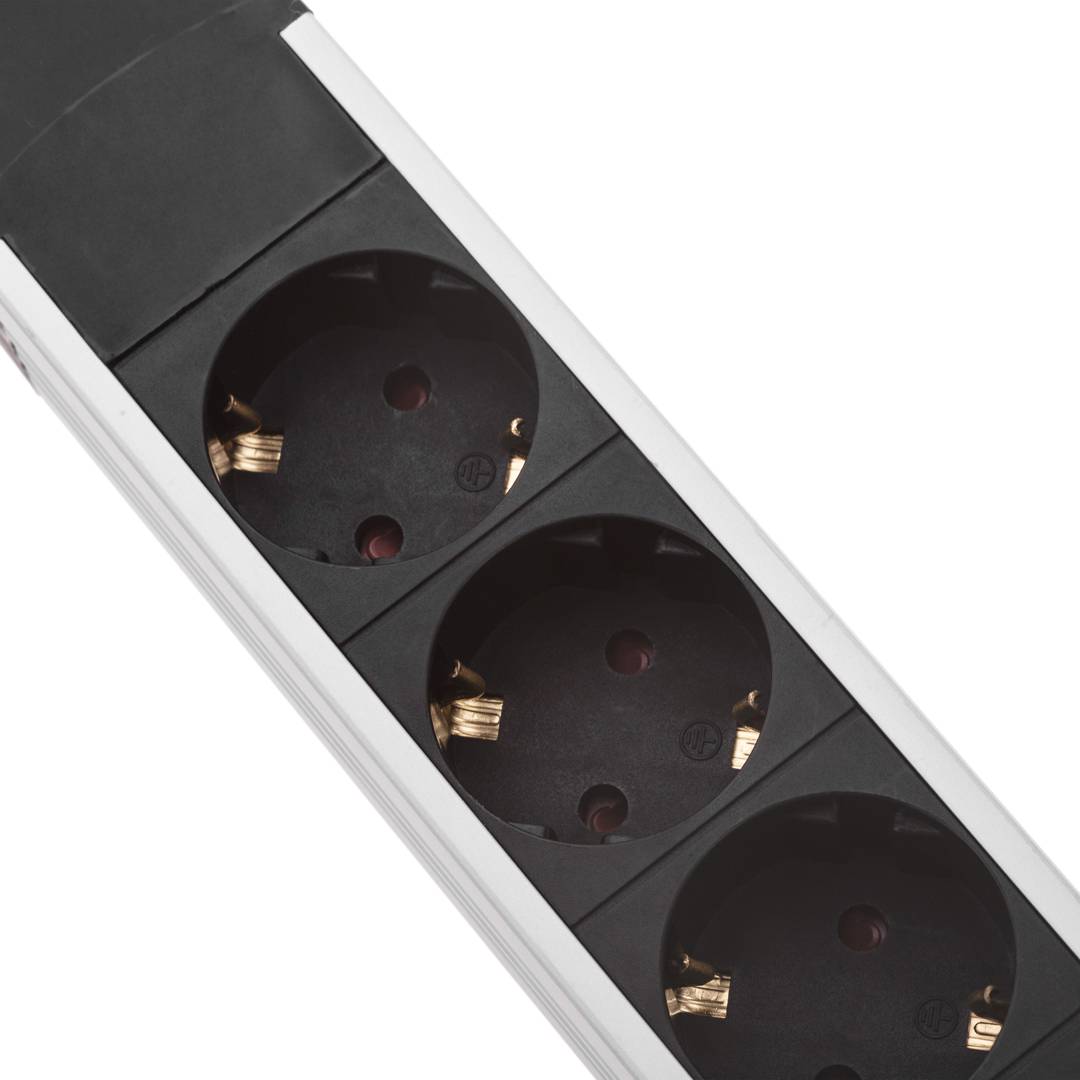 Multiprise 8 prises avec interrupteur et parafoudre (1.5m câble) -  Cablematic