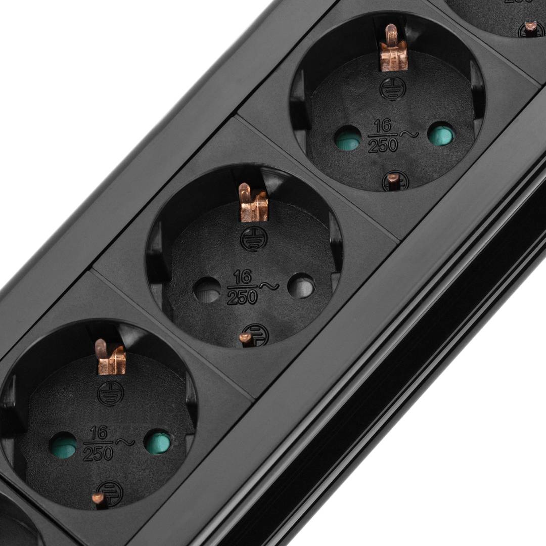 Bloco de 10 tomadas com interruptor e protecção preto (1.5m cabo eléctrico)