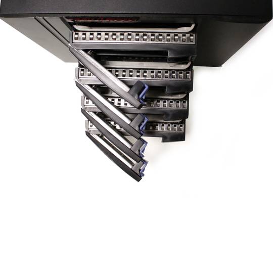 Boîte mini ITX cubique avec 4 disque dur SATA 220x154x245mm