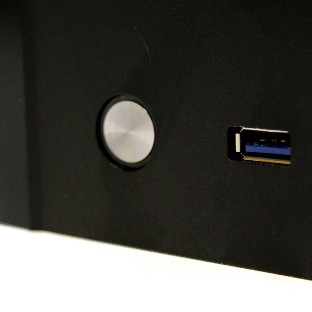 Boîte mini ITX cubique avec 4 disque dur SATA 220x154x245mm