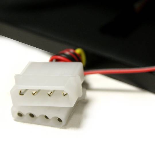 Boîte mini ITX cubique avec 4 disque dur SATA 220x154x245mm