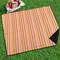 Picknickdecke 150 x 130 cm mehrfarbiger fein gestreifter Druck