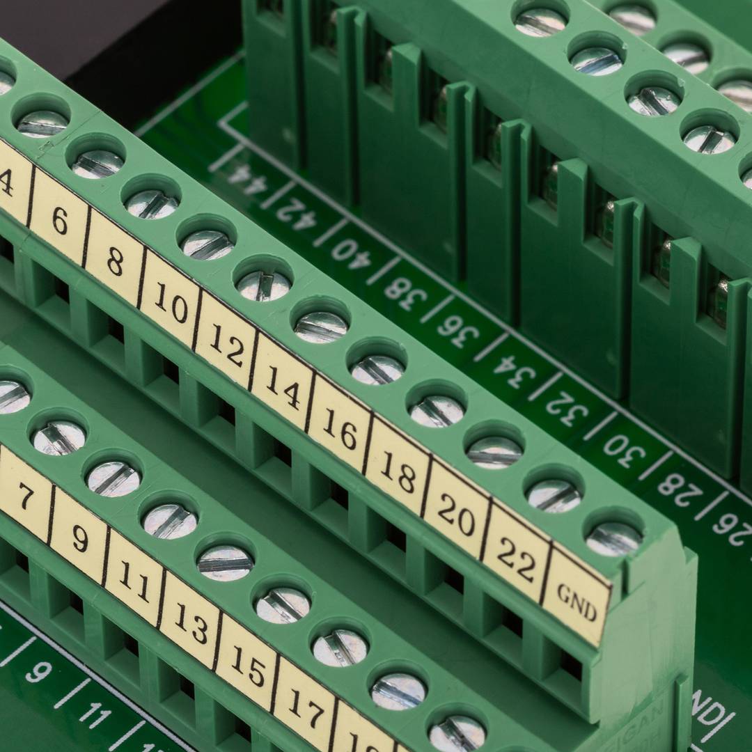 Adattatore di connessione seriale DR44-femmina alla morsettiera a 48 pin