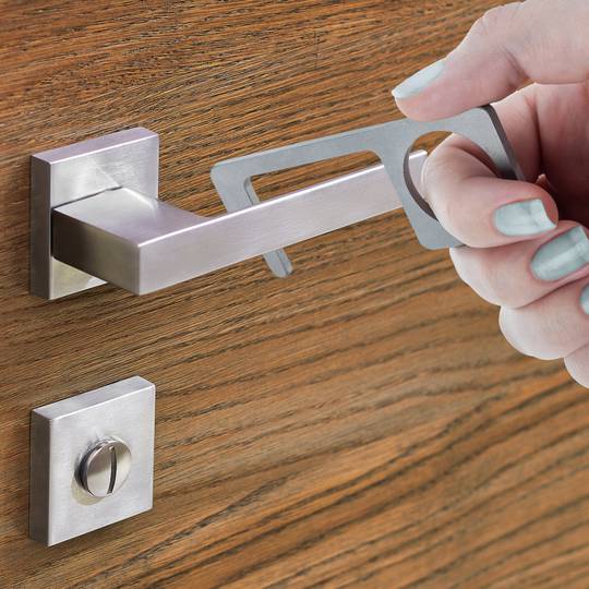 Llave de contacto y apertura de puertas anti virus y microbios.