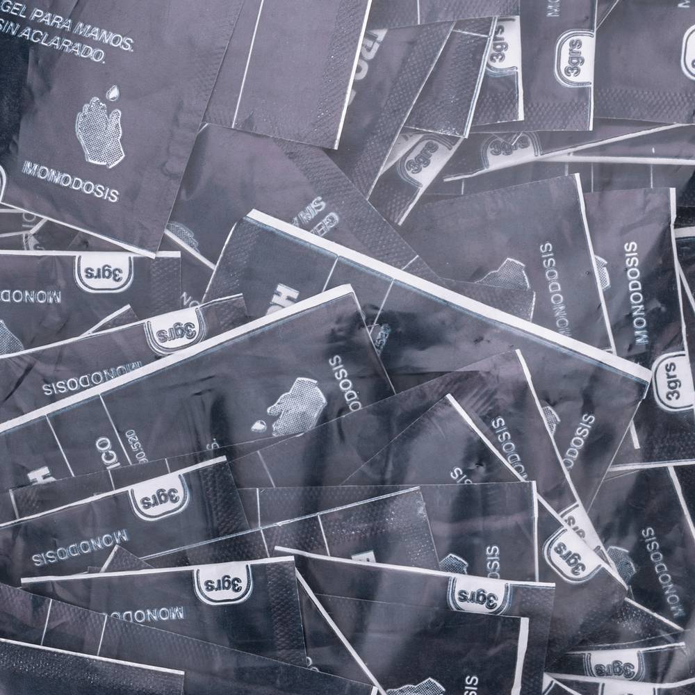 Verpakking met 200 enveloppen voor eenmalig gebruik van 3 g ontsmettingsgel in hydroalcohol