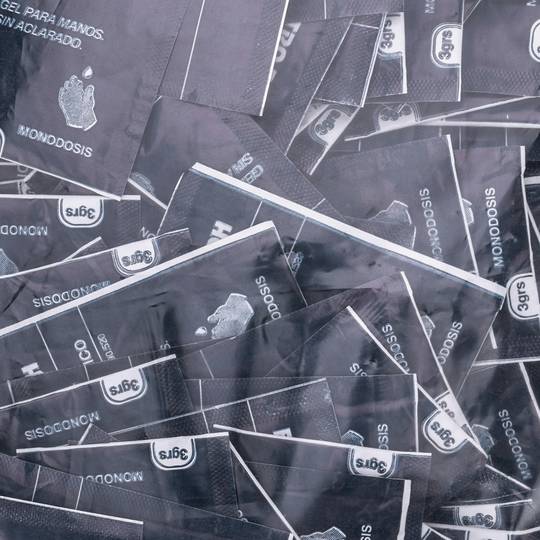 Verpakking met 200 enveloppen voor eenmalig gebruik van 3 g ontsmettingsgel in hydroalcohol