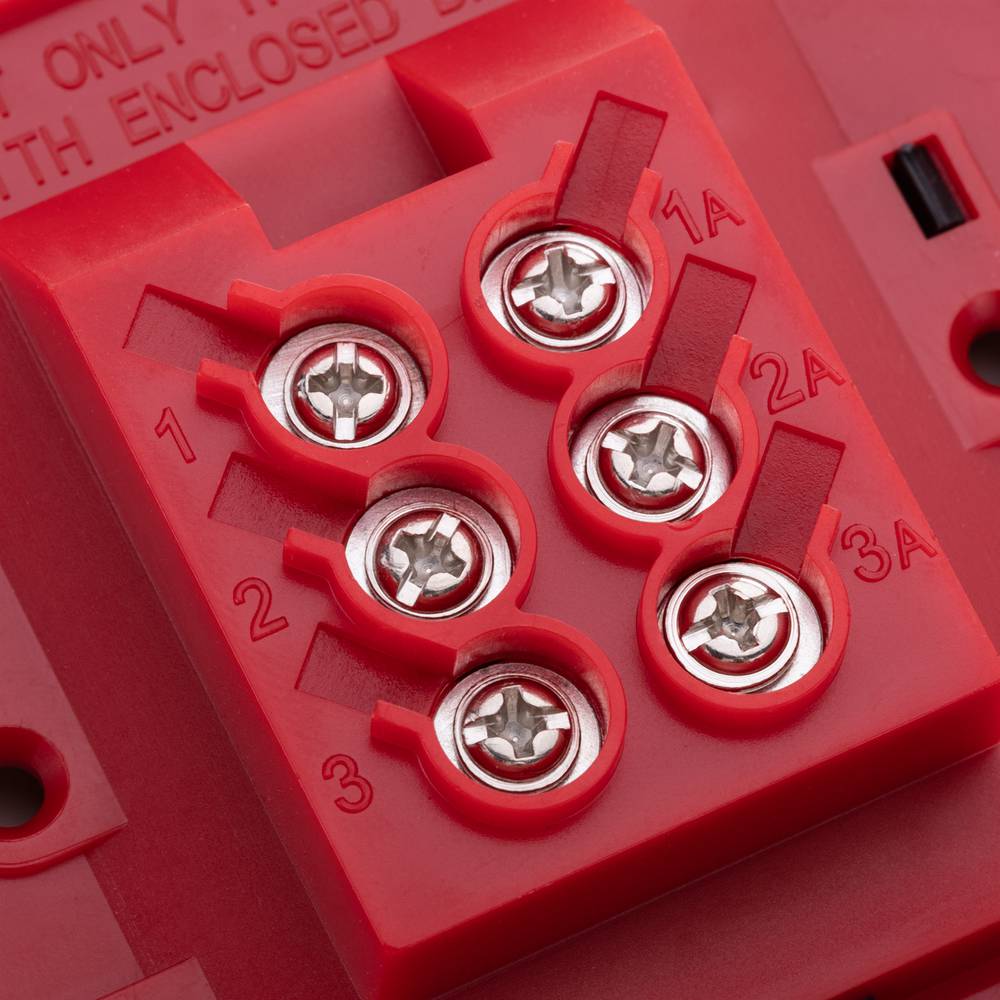 Emergency manual push button for fire alarms with LED pilot light