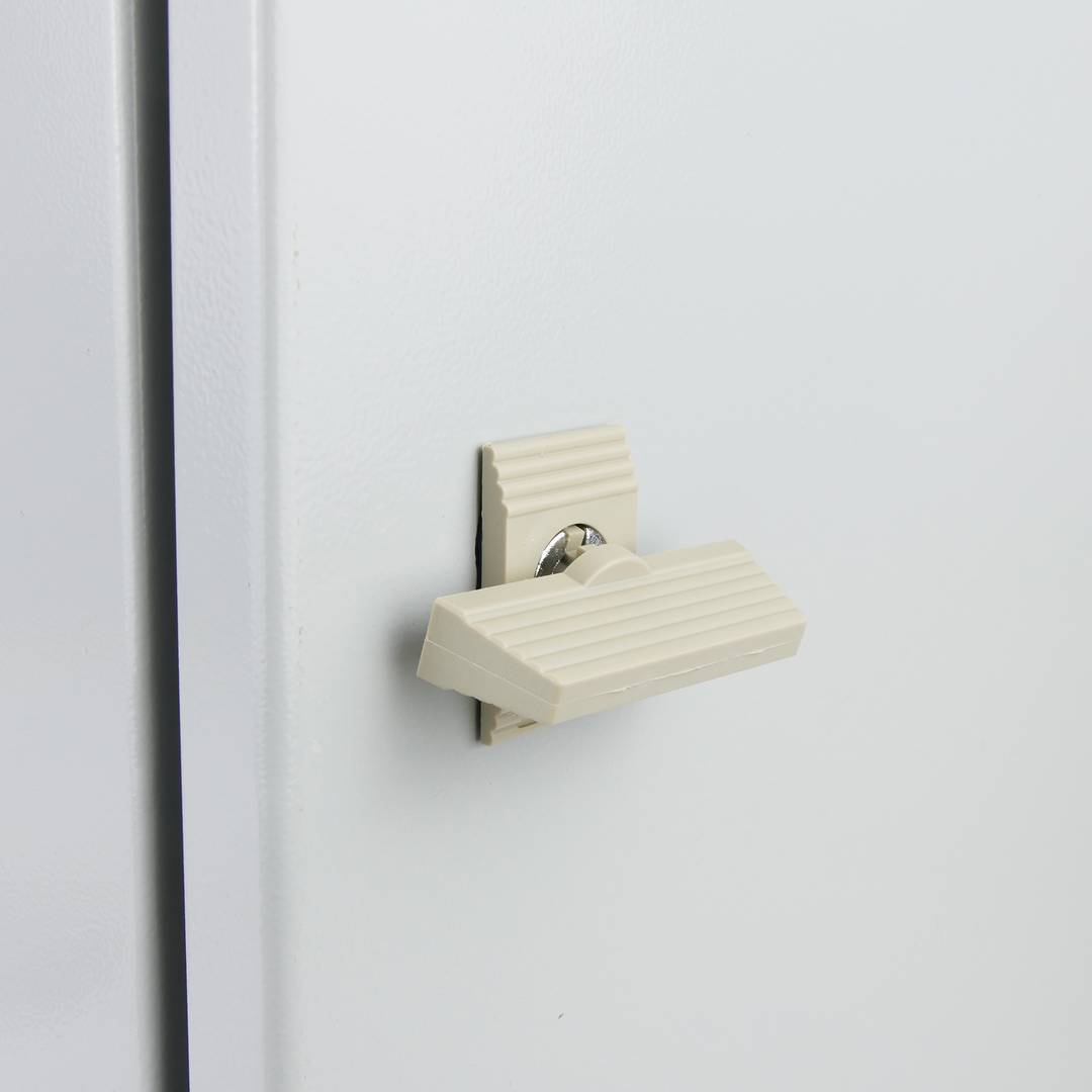 Caixa de distribució elèctrica metàl·lica amb protecció IP65 per a fixació a paret 300x300x250mm