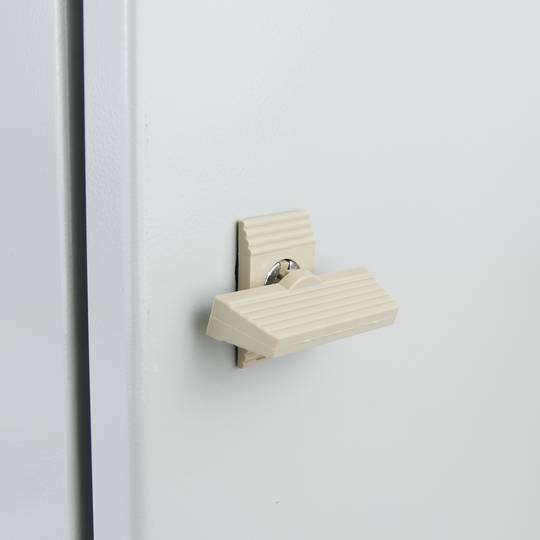 Caixa de distribució elèctrica metàl·lica amb protecció IP65 per a fixació a paret 300x300x250mm
