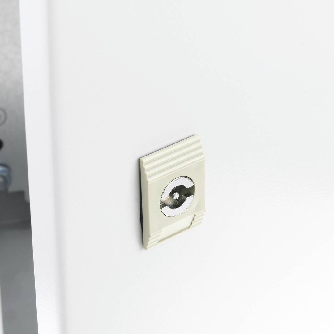 Caja de distribución eléctrica metálica con protección IP65 para fijación a pared 500x300x250mm
