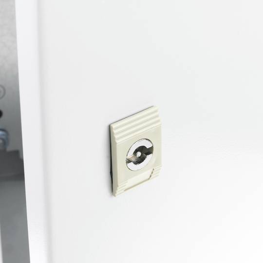 Caja de distribución eléctrica metálica con protección IP65 para fijación a pared 500x300x250mm