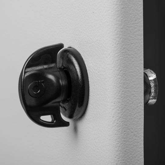 Caja de distribución eléctrica metálica con protección IP54 para fijación a pared 300x400x250mm