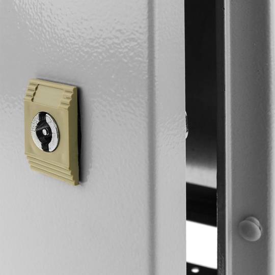 Caixa de distribuição elétrica de metal com proteção IP65 para fixação ao poste 200 x 250 x 150 mm