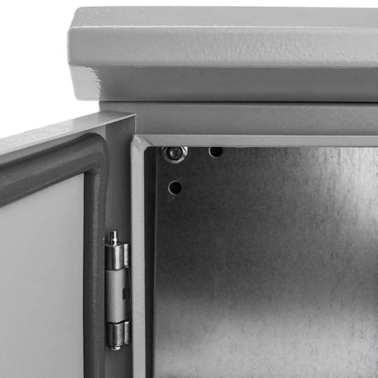 Caja de distribución eléctrica metálica con protección IP65 para fijación a poste 250 x 300 x 200 mm
