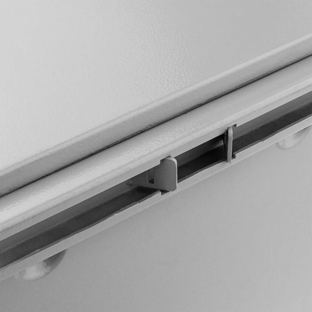 Caixa de distribuição elétrica de metal com proteção IP65 para fixação ao poste 300 x 400 x 200 mm