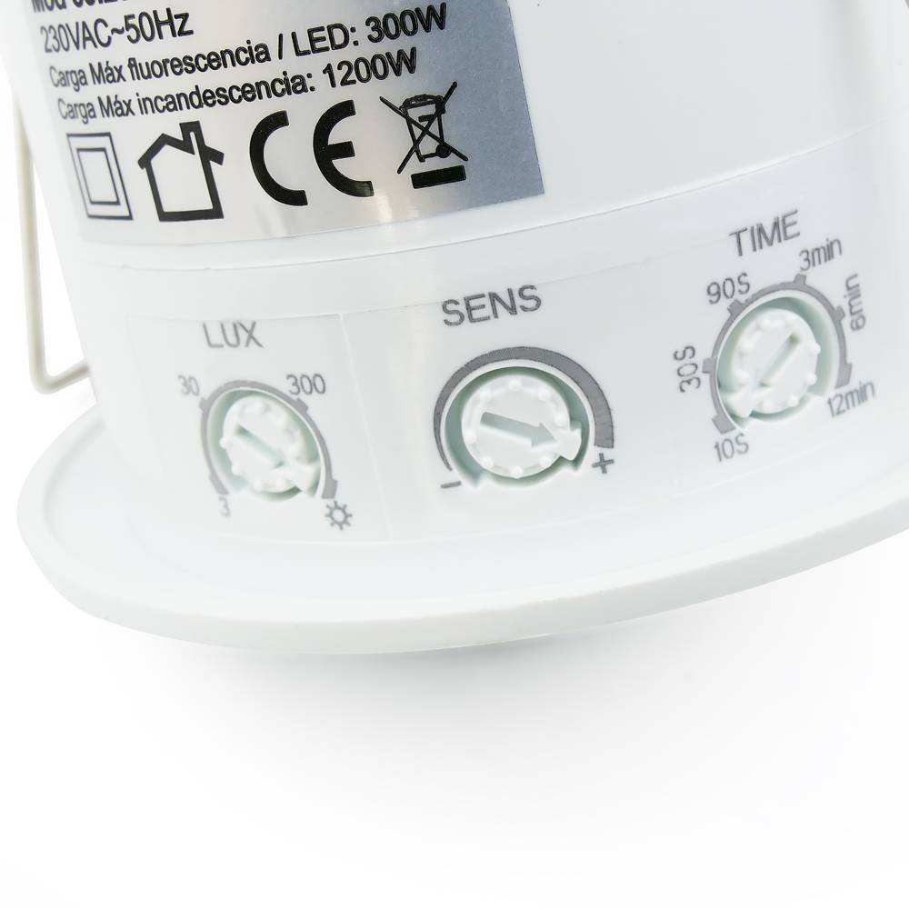 Movement detector embeded ceiling with control of light time and distance