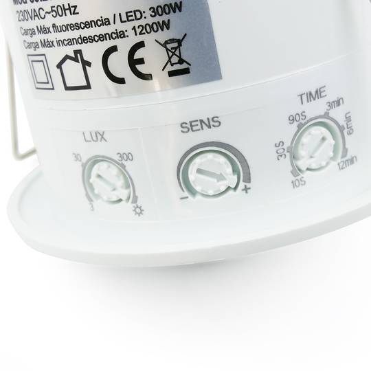 Movement detector embeded ceiling with control of light time and distance