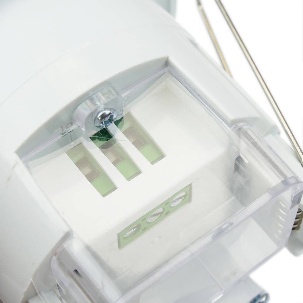 Movement detector embeded ceiling with control of light time and distance