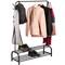 Multifunktionale Garderobe aus schwarzem Metall mit Kleiderbügel und 2 niedrigen Regalen