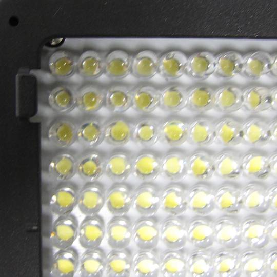 Câmera lâmpada LED 7,56 W 126LED