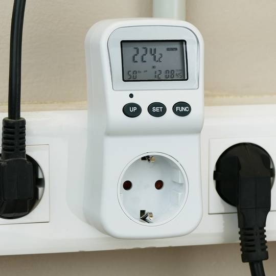 Medidor de consumo eléctrico tipo enchufe